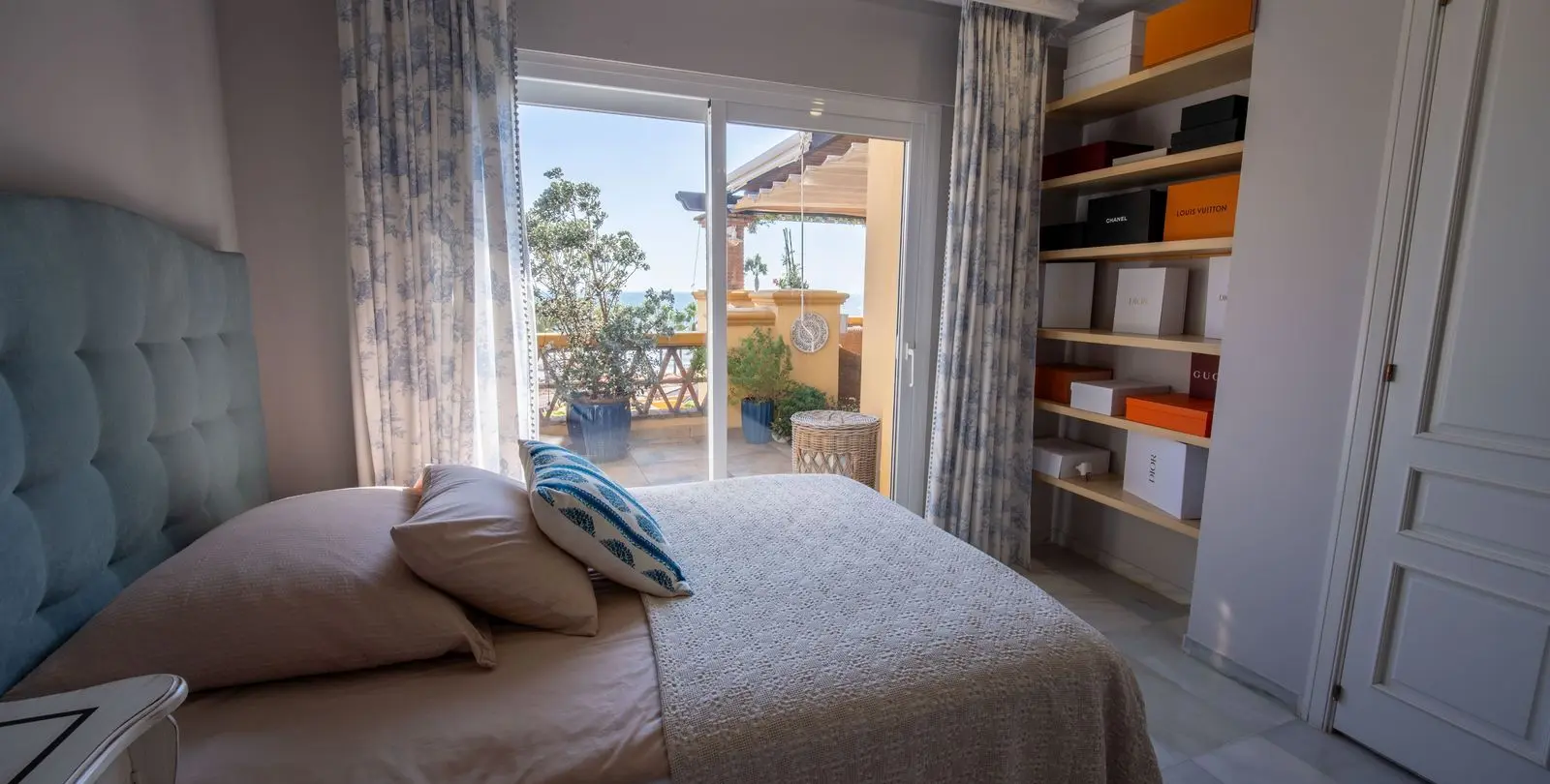 Venta de apartamento en planta media en Río Real 12