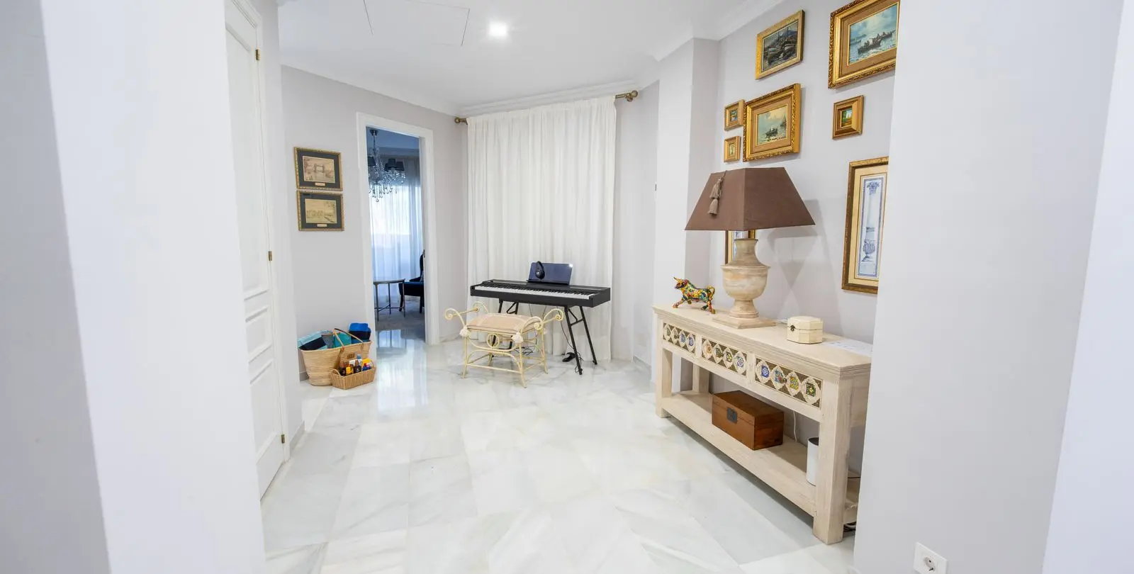 Venta de apartamento en planta media en Río Real 17