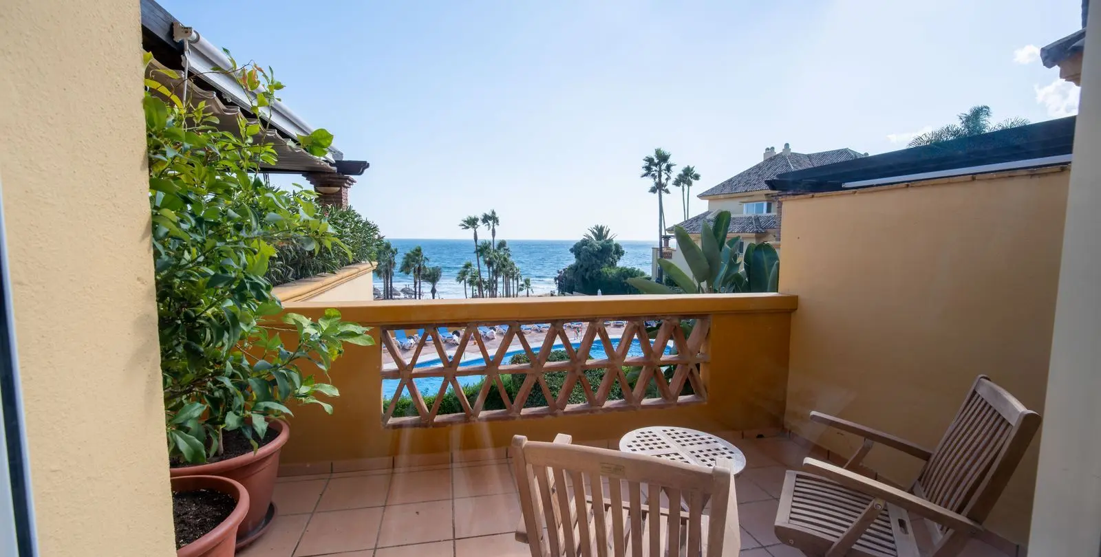 Venta de apartamento en planta media en Río Real 20