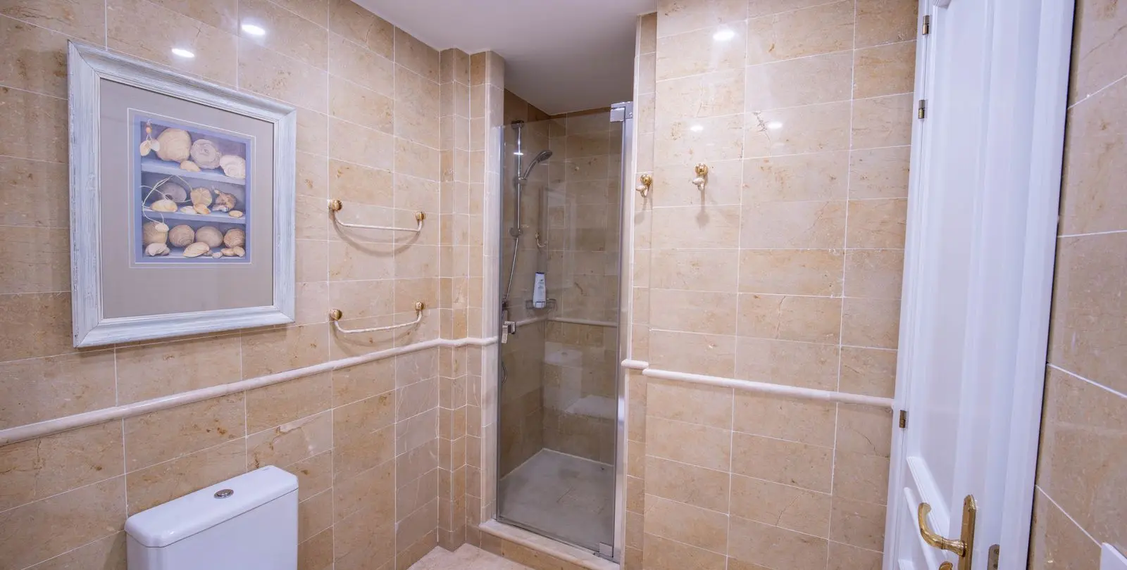 Venta de apartamento en planta media en Río Real 24