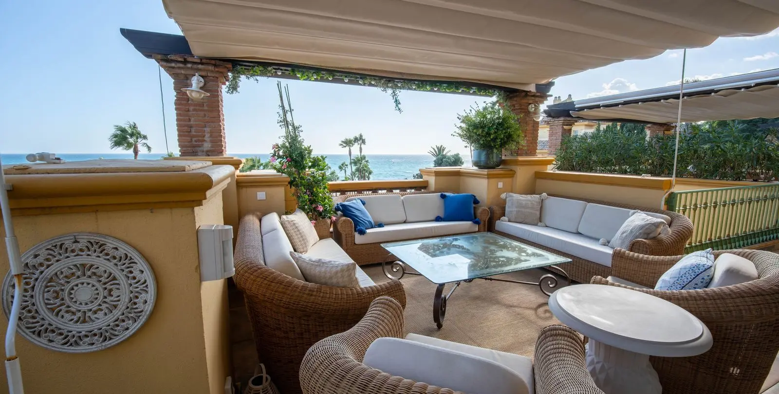 Venta de apartamento en planta media en Río Real 25