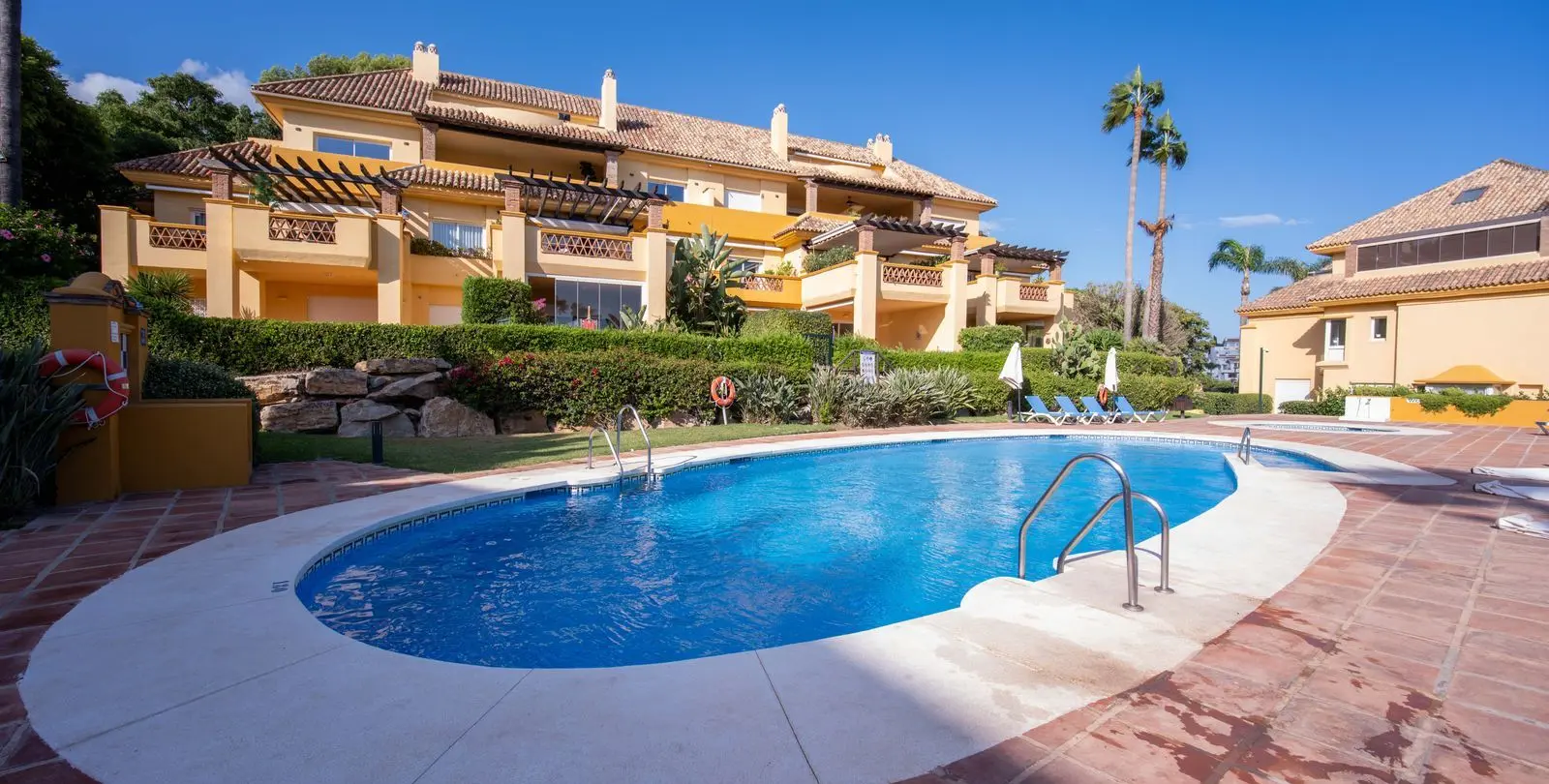 Venta de apartamento en planta media en Río Real 29