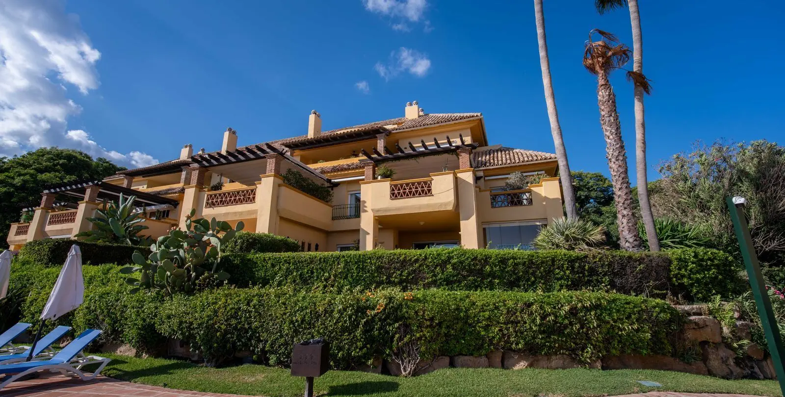 Venta de apartamento en planta media en Río Real 31