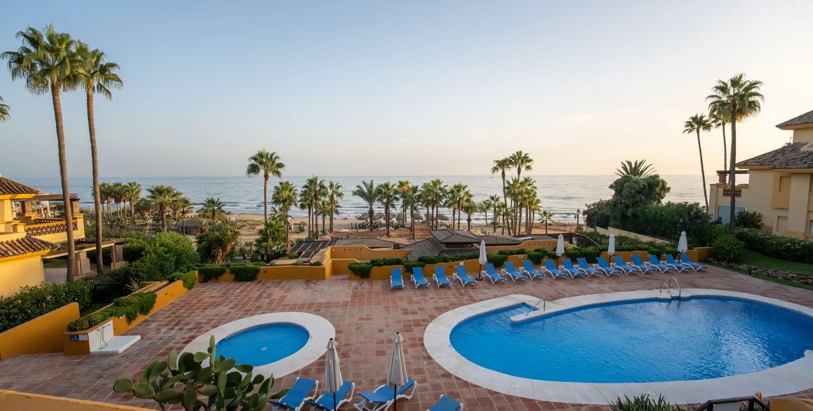 Venta de apartamento en planta media en Río Real 44