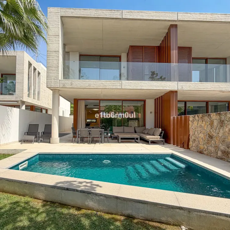 Venta de casa pareada en The Golden Mile