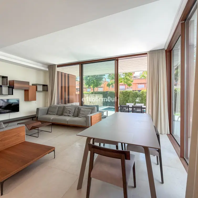 Venta de casa pareada en The Golden Mile