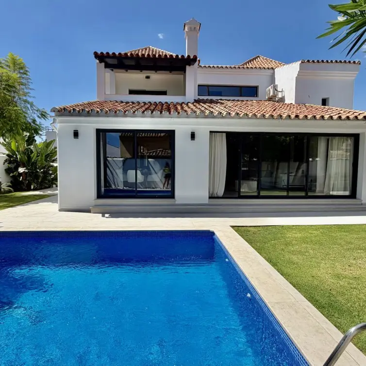 Long-term rent of detached villa in Nueva Andalucía