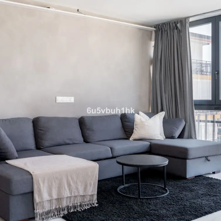 Venta de apartamento en planta media en Las Lagunas
