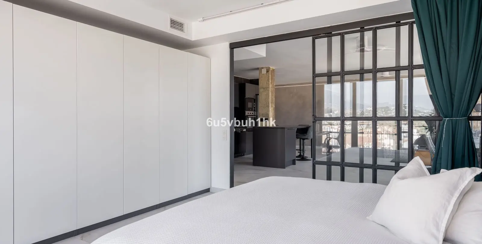Venta de apartamento en planta media en Las Lagunas 8