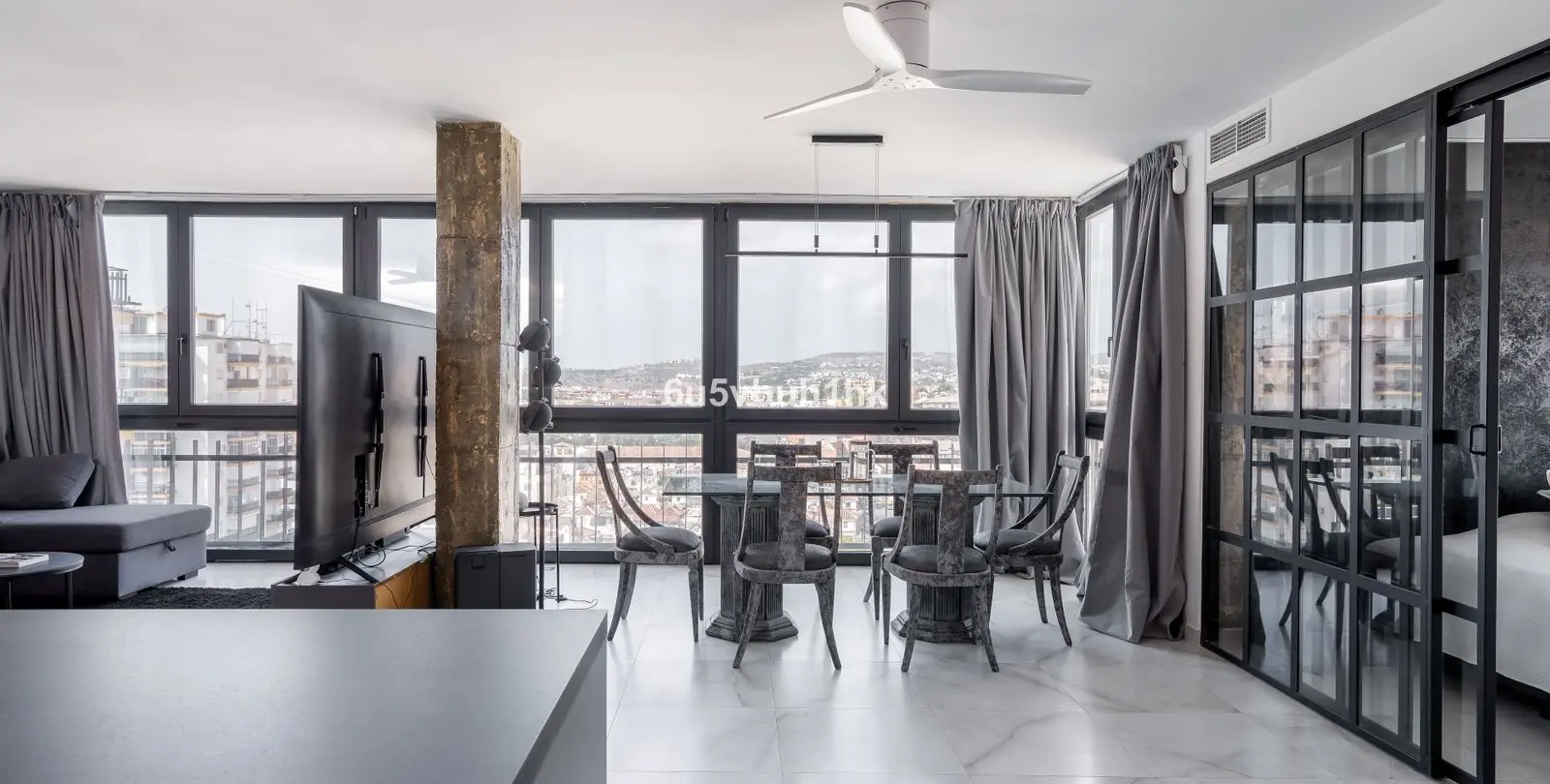 Venta de apartamento en planta media en Las Lagunas 12