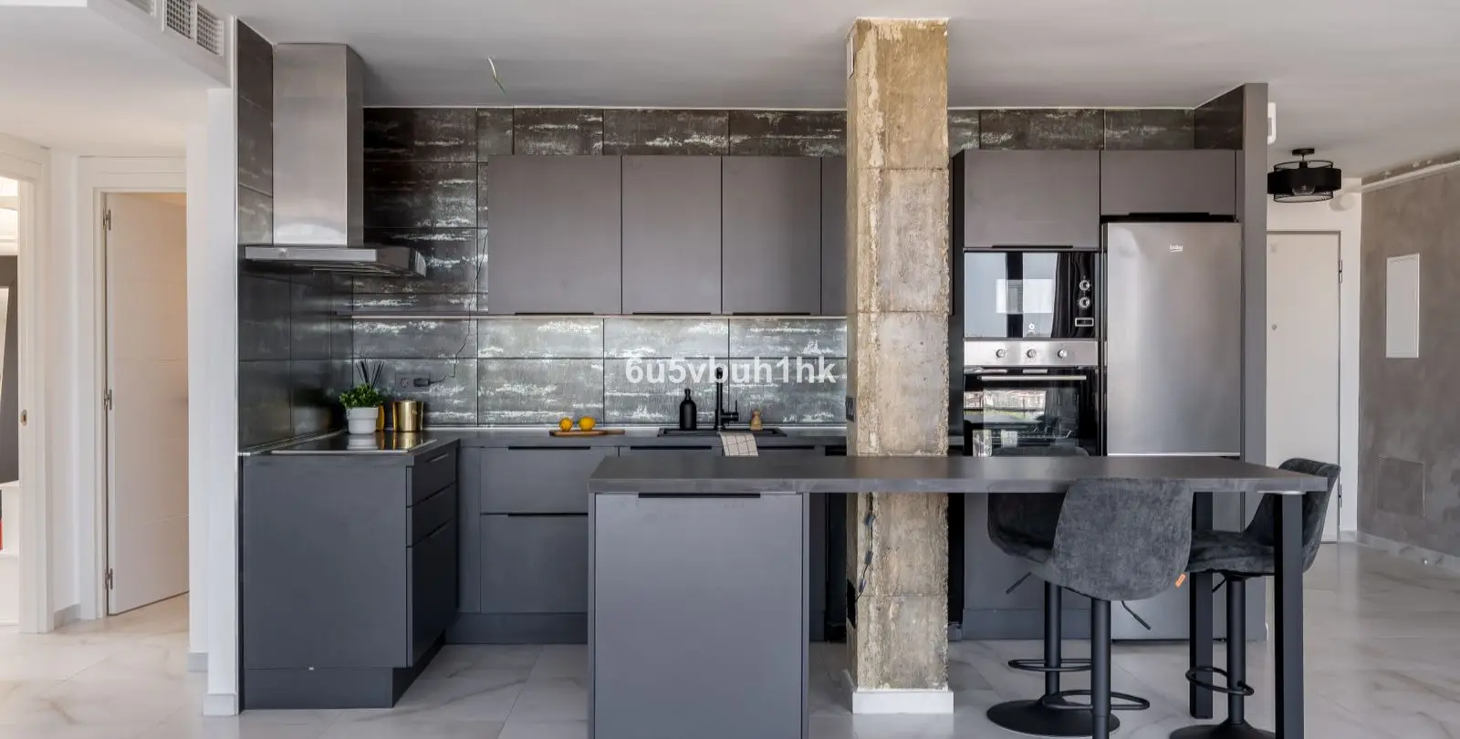 Venta de apartamento en planta media en Las Lagunas 13