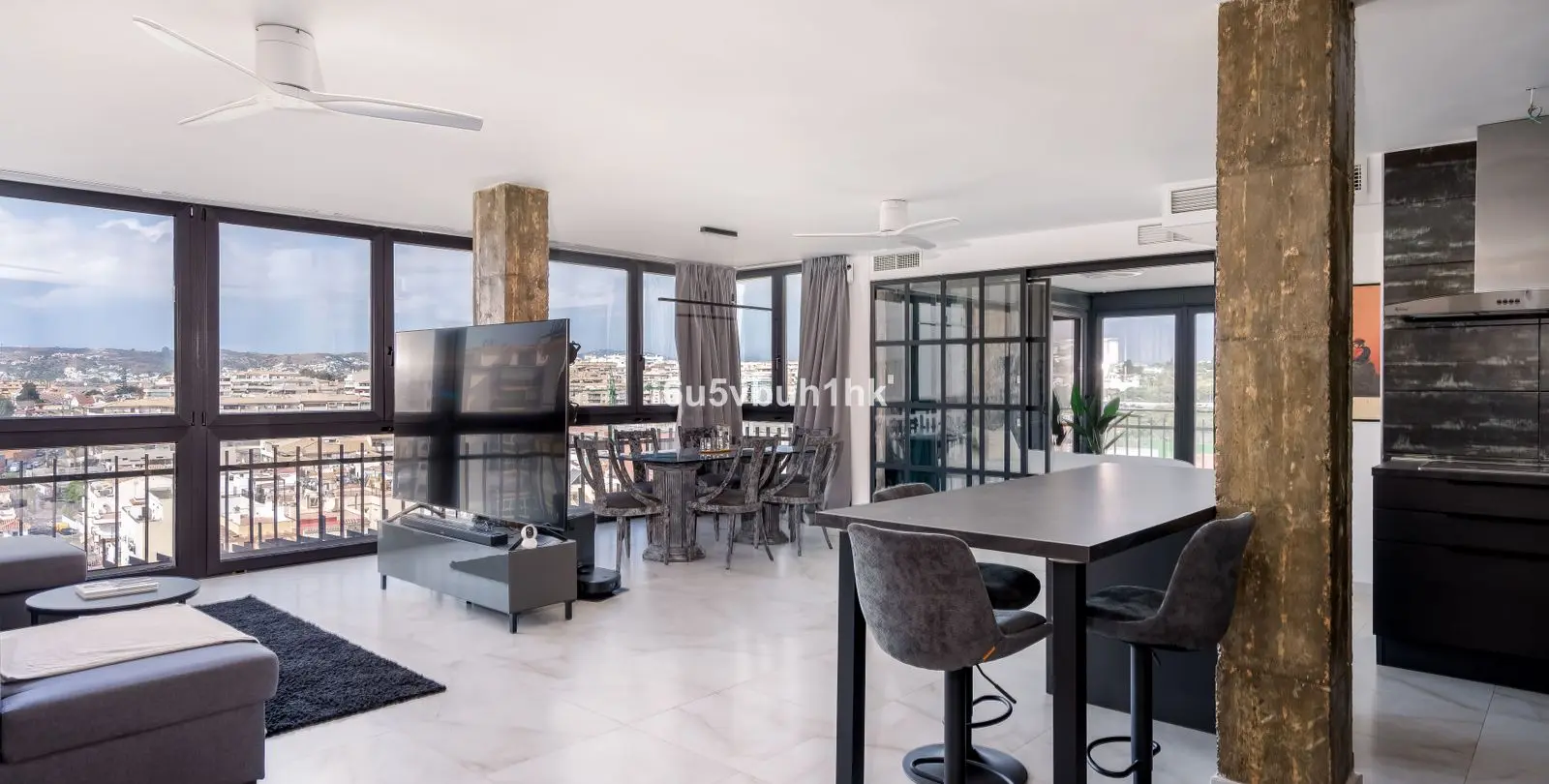 Venta de apartamento en planta media en Las Lagunas 14