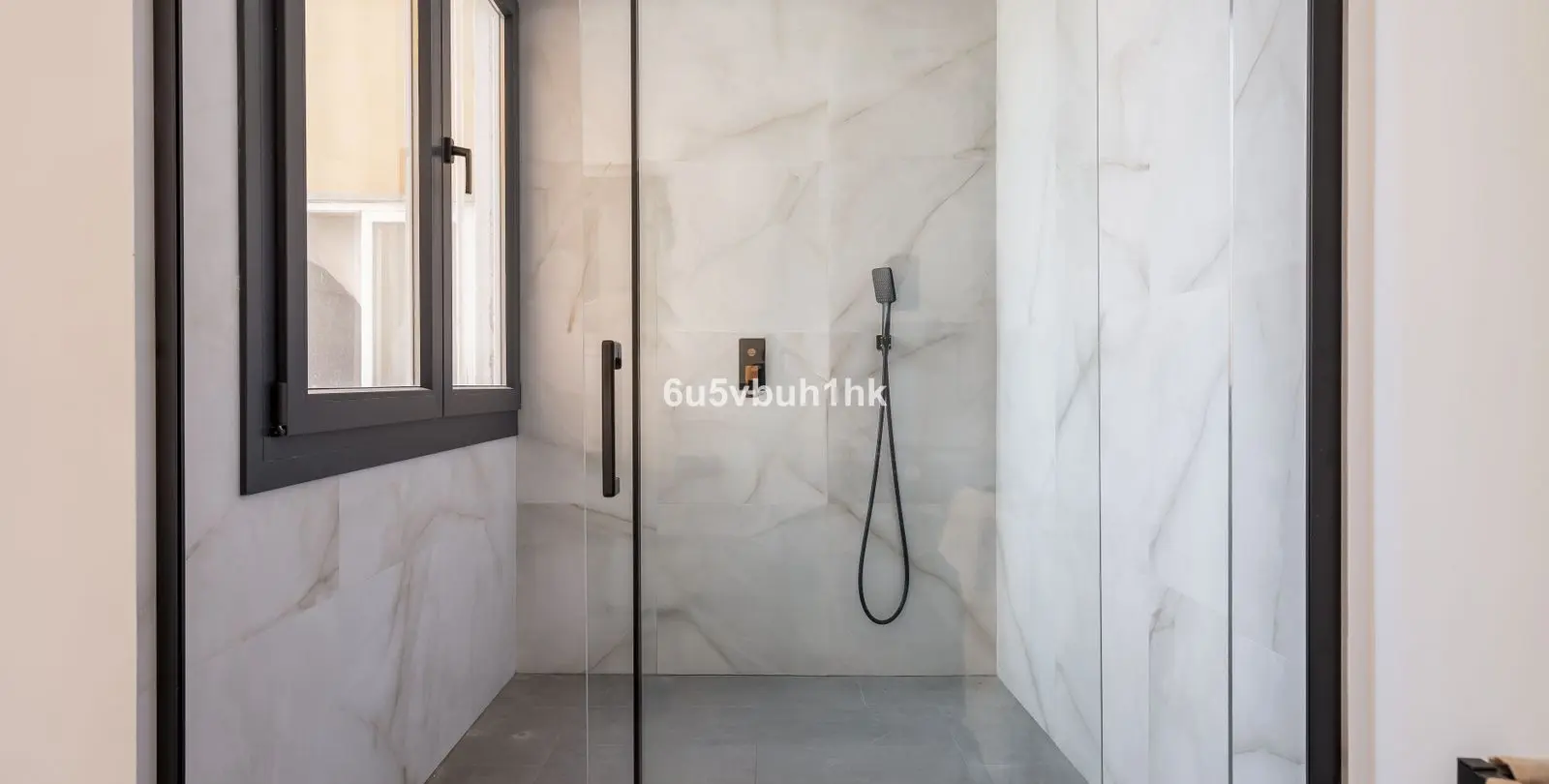 Venta de apartamento en planta media en Las Lagunas 15