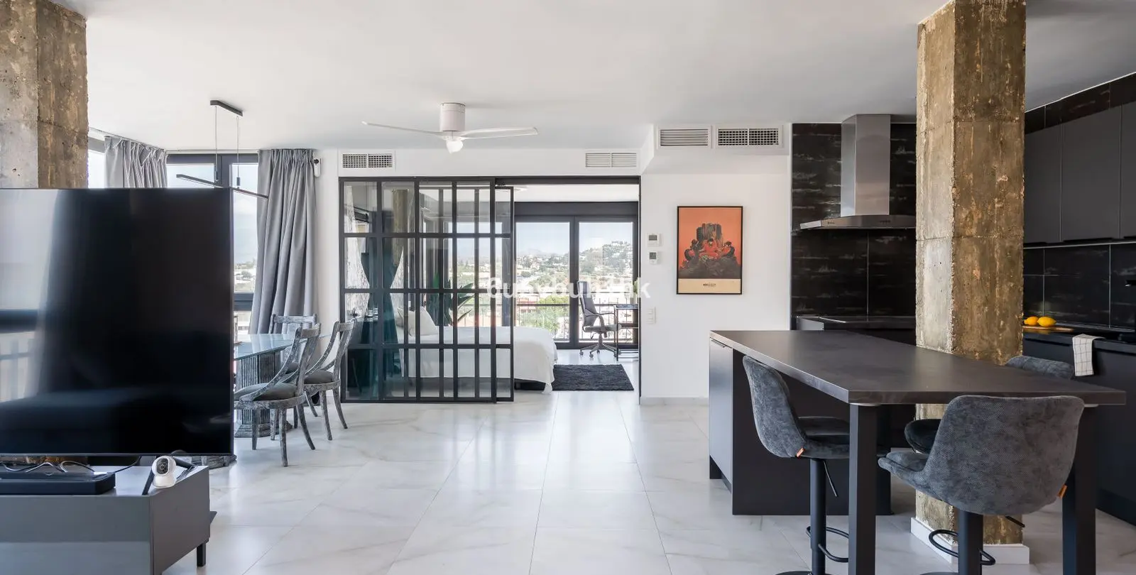 Venta de apartamento en planta media en Las Lagunas 16