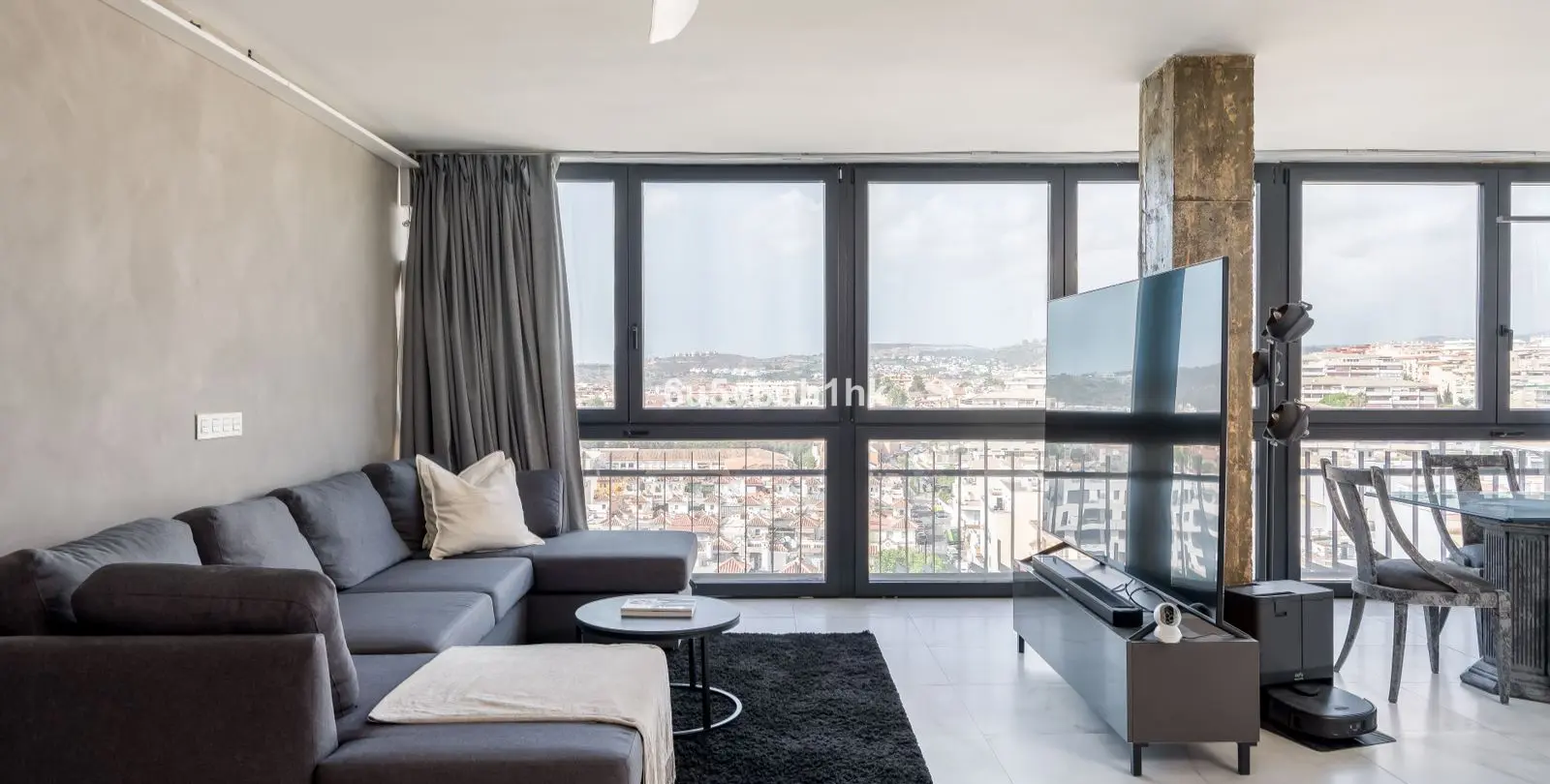 Venta de apartamento en planta media en Las Lagunas 17