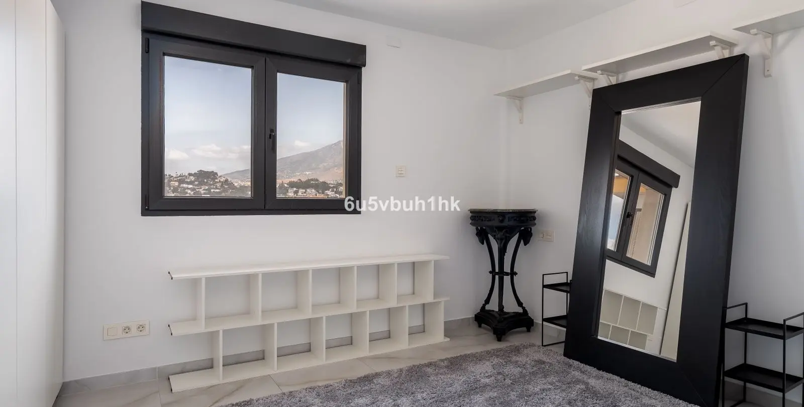 Venta de apartamento en planta media en Las Lagunas 18