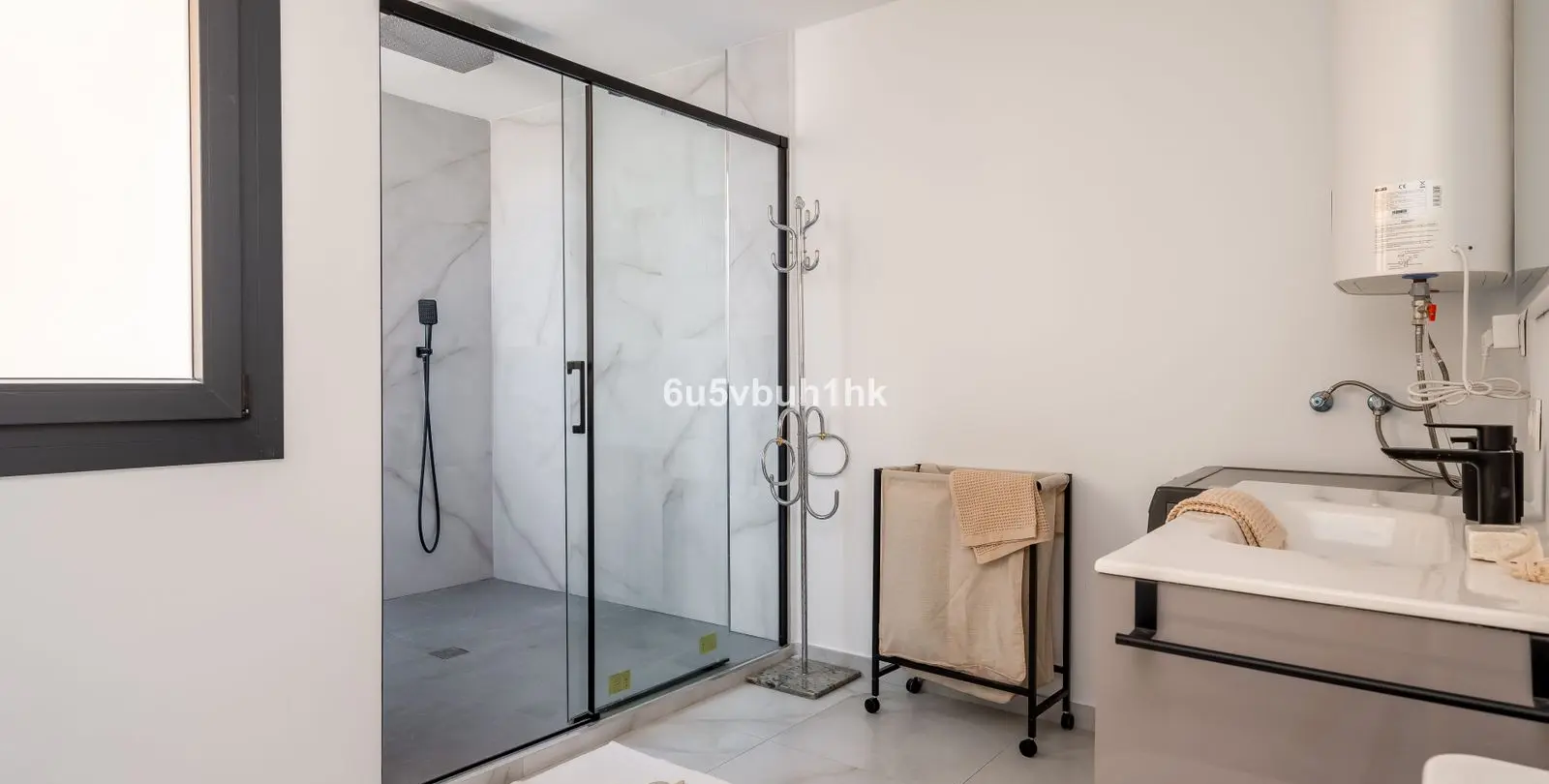 Venta de apartamento en planta media en Las Lagunas 19