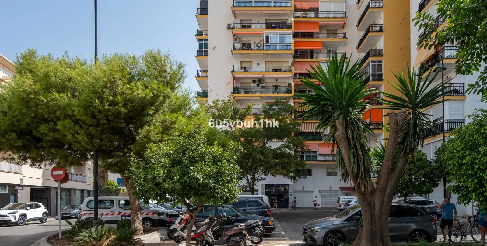 Venta de apartamento en planta media en Las Lagunas 24