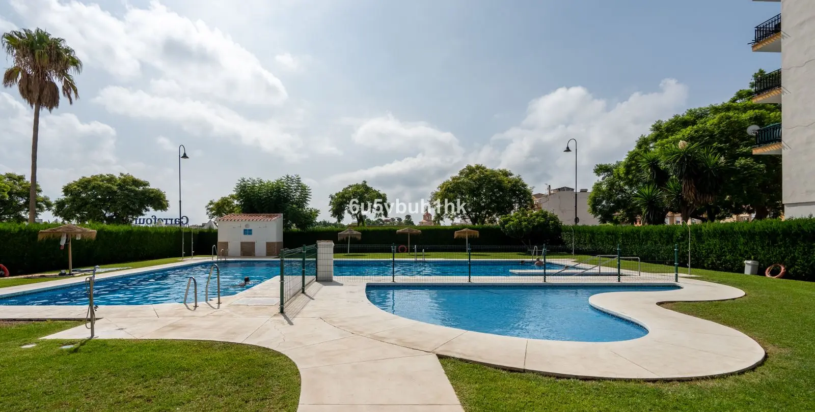 Venta de apartamento en planta media en Las Lagunas 27