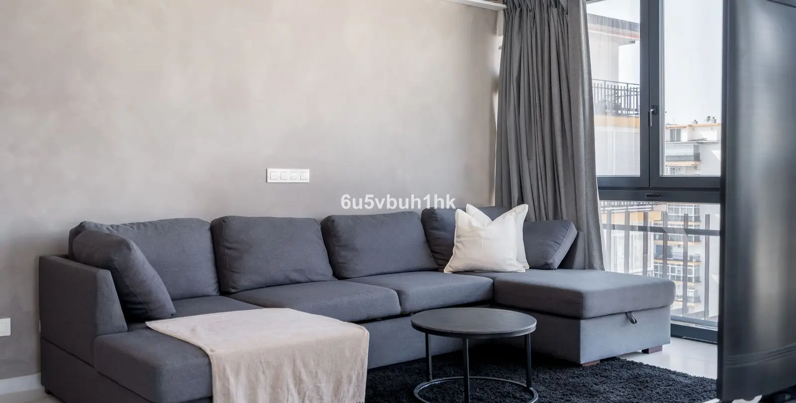 Venta de apartamento en planta media en Las Lagunas 30