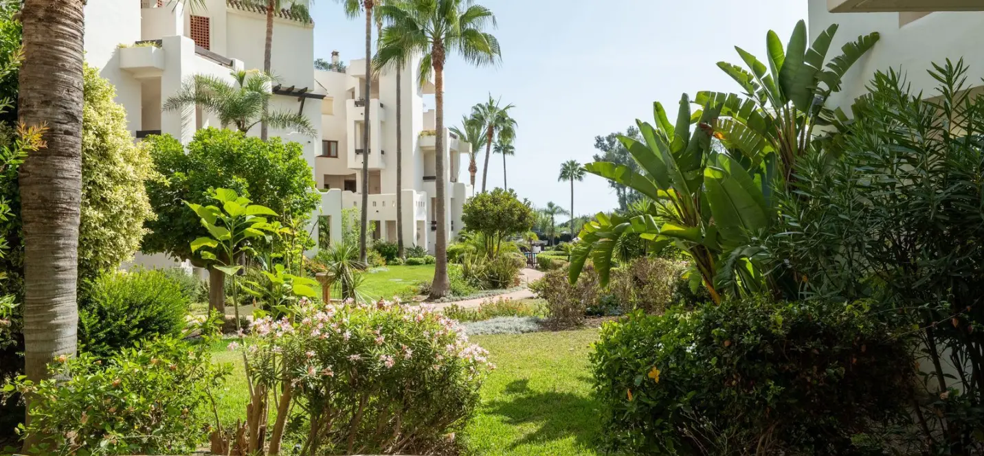 Venta de apartamento en planta baja en Estepona 1