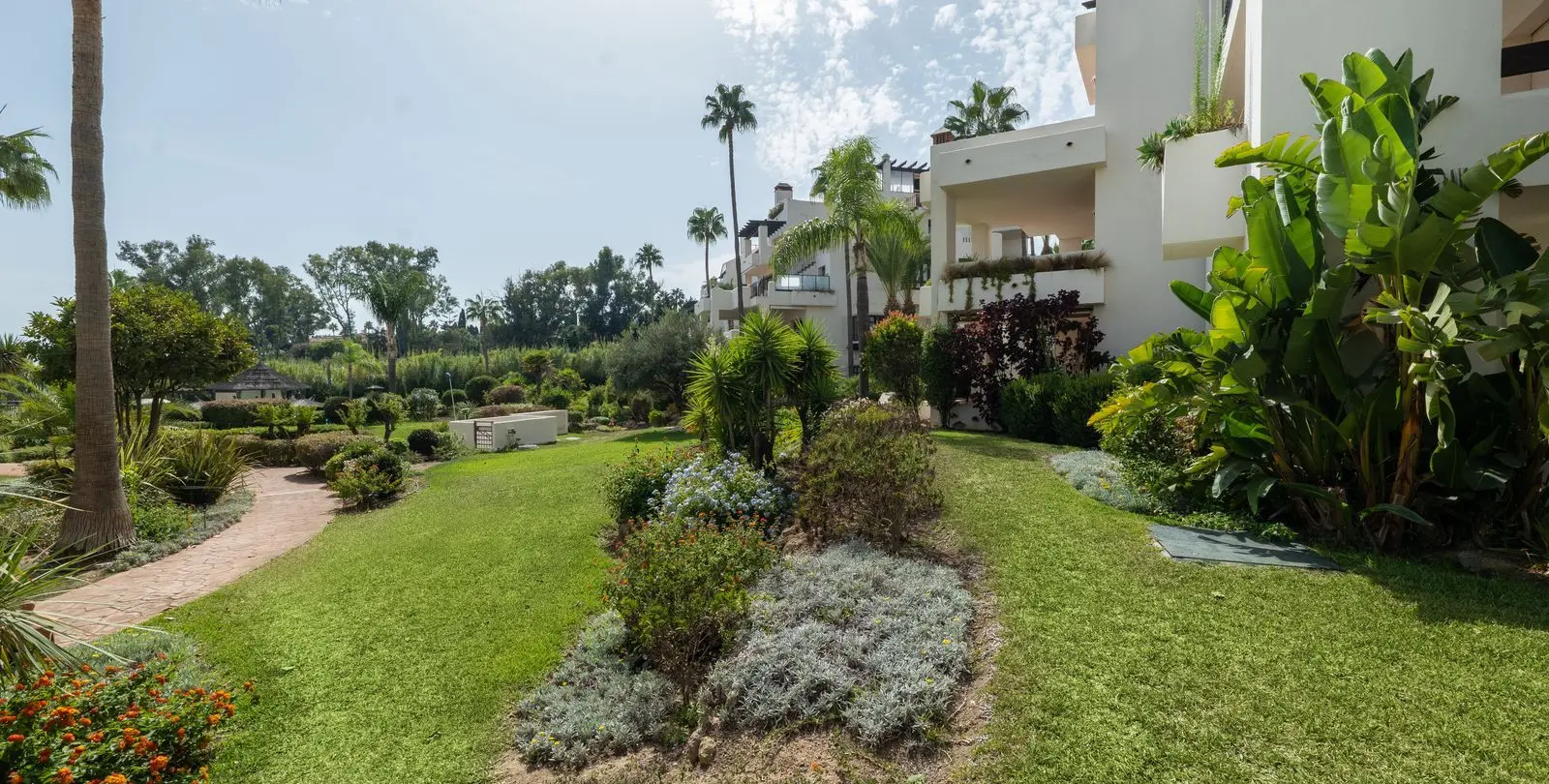 Venta de apartamento en planta baja en Estepona 15