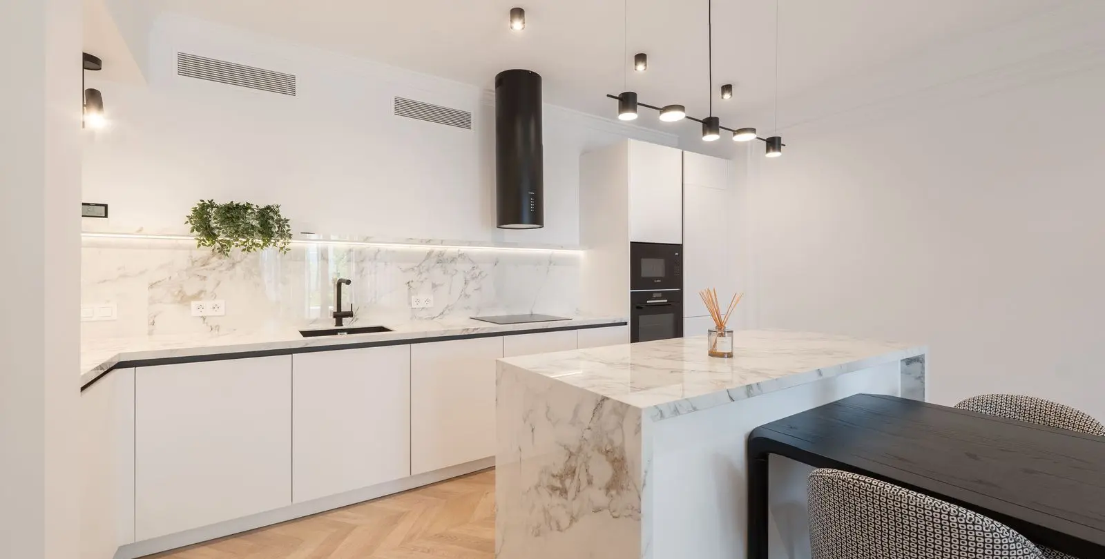 Venta de apartamento en planta baja en Estepona 17