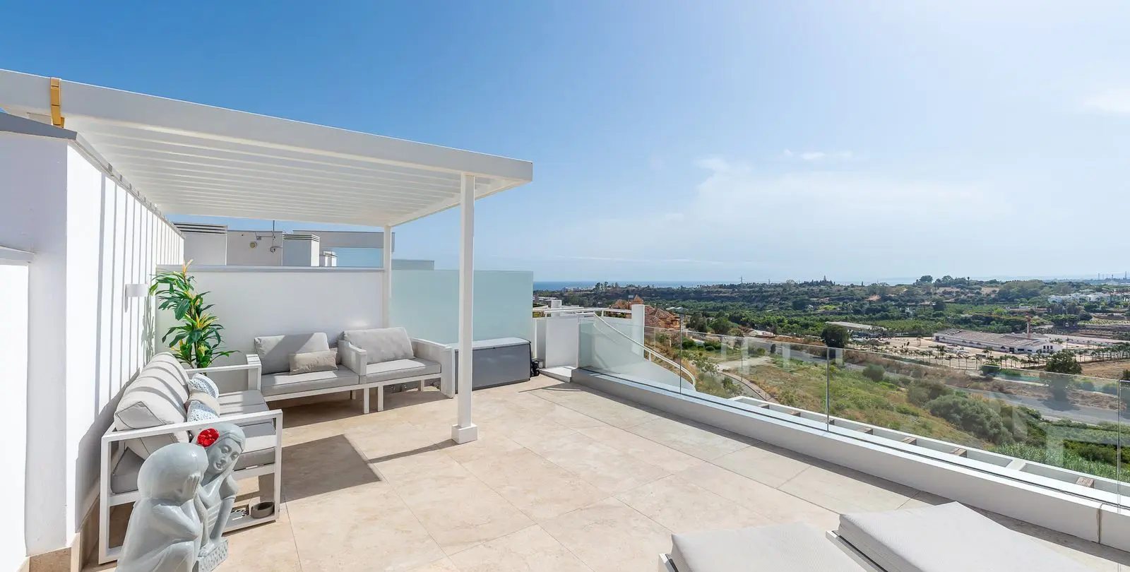 Sale of penthouse in Cancelada 10