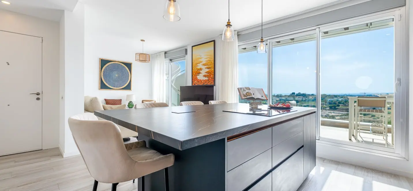 Sale of penthouse in Cancelada 1