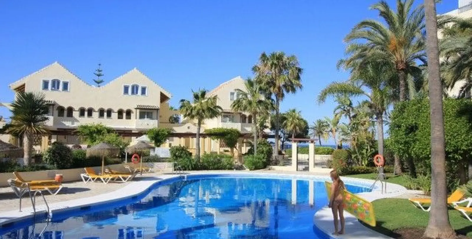 Venta de apartamento en planta baja en Elviria 2
