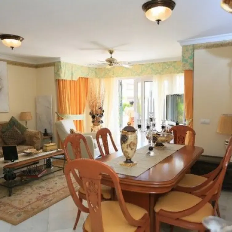 Venta de apartamento en planta baja en Elviria
