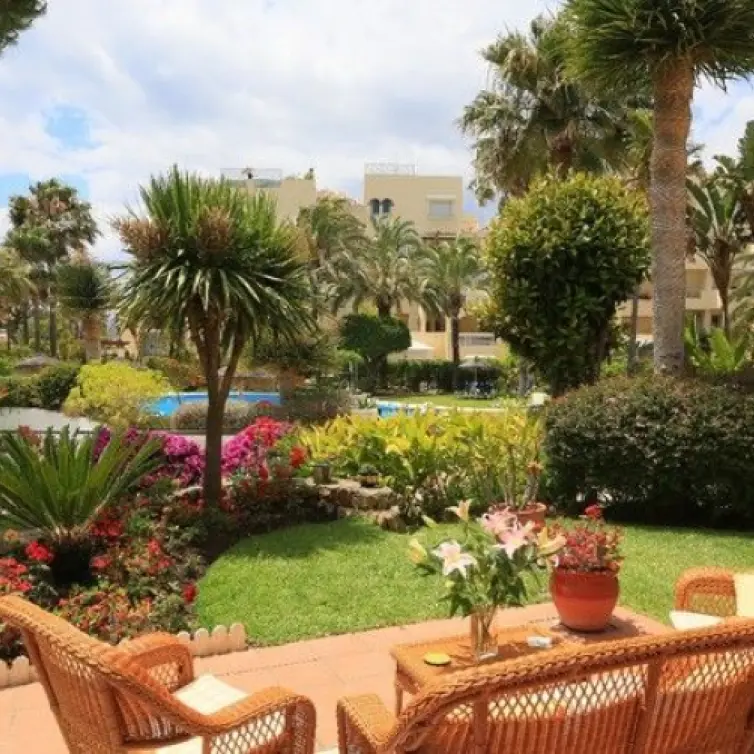 Venta de apartamento en planta baja en Elviria