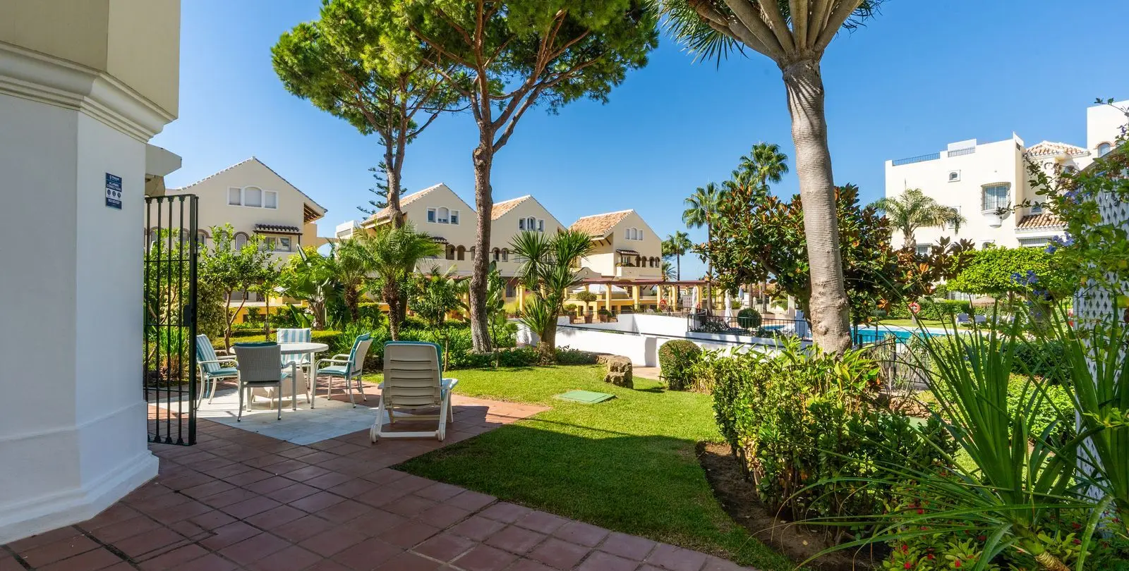 Sale of ground floor apartment in Elviria 14