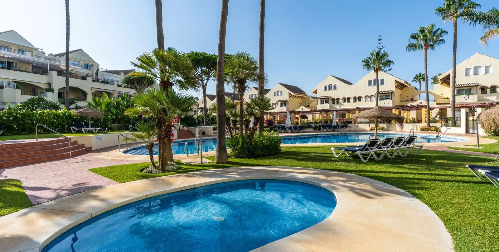 Sale of ground floor apartment in Elviria 15