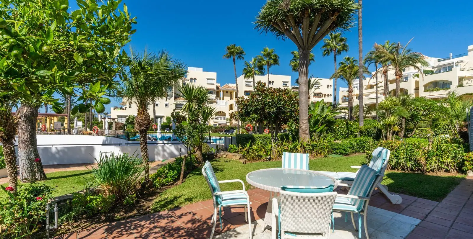 Sale of ground floor apartment in Elviria 16