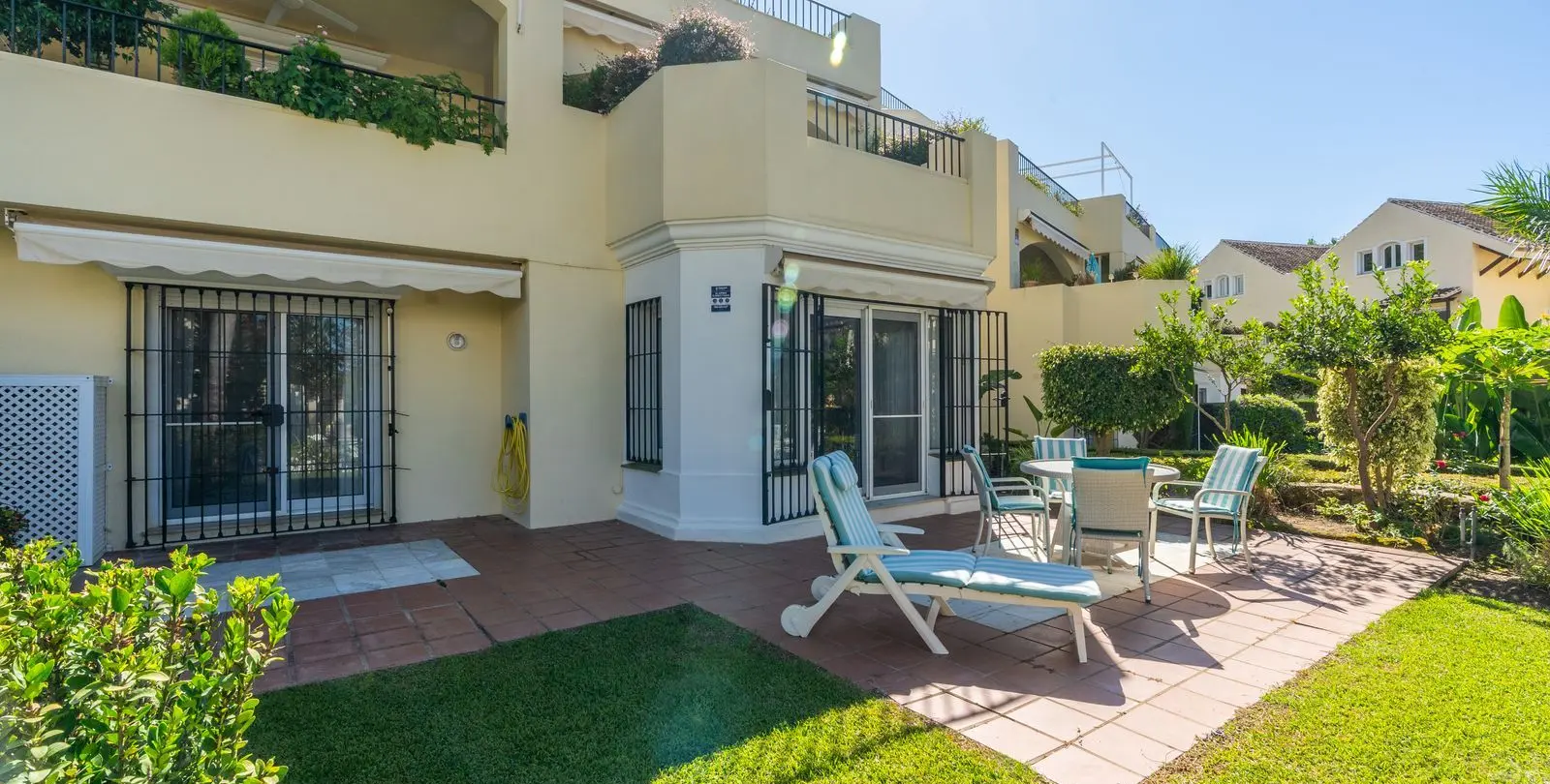 Sale of ground floor apartment in Elviria 19