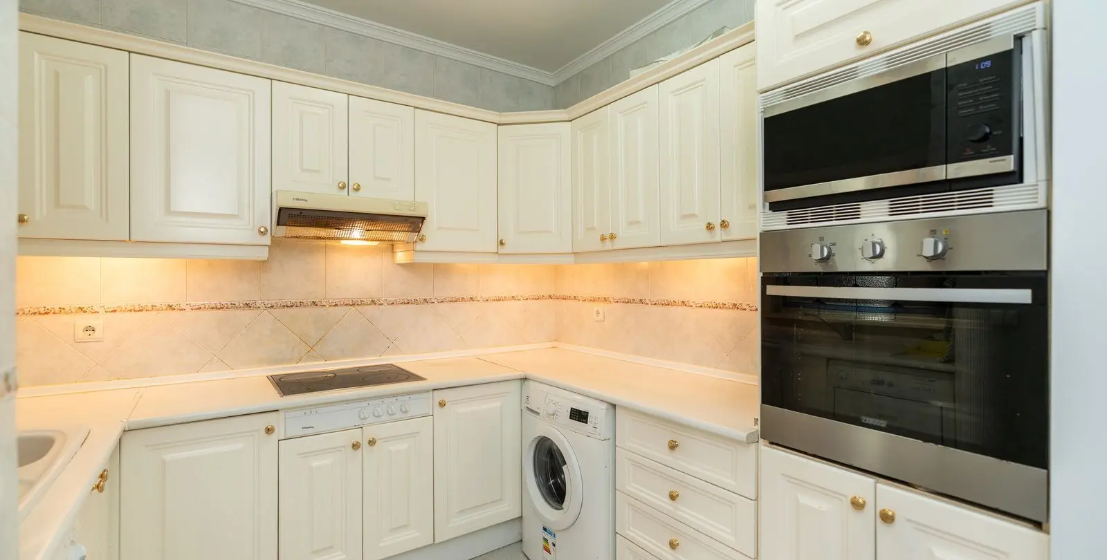 Sale of ground floor apartment in Elviria 25