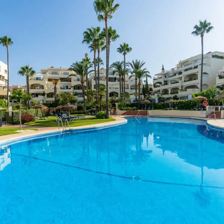 Venta de apartamento en planta baja en Elviria