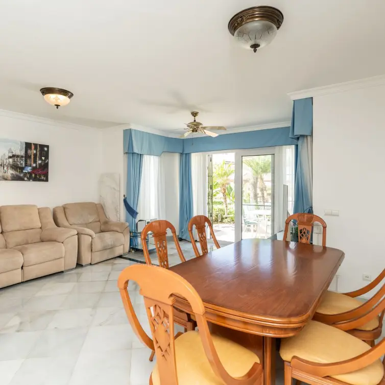 Venta de apartamento en planta baja en Elviria