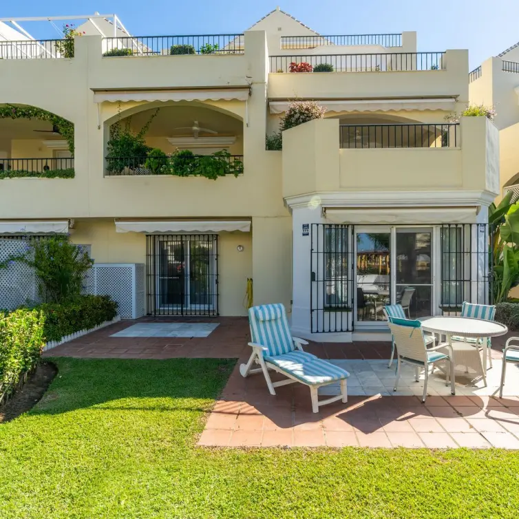 Venta de apartamento en planta baja en Elviria