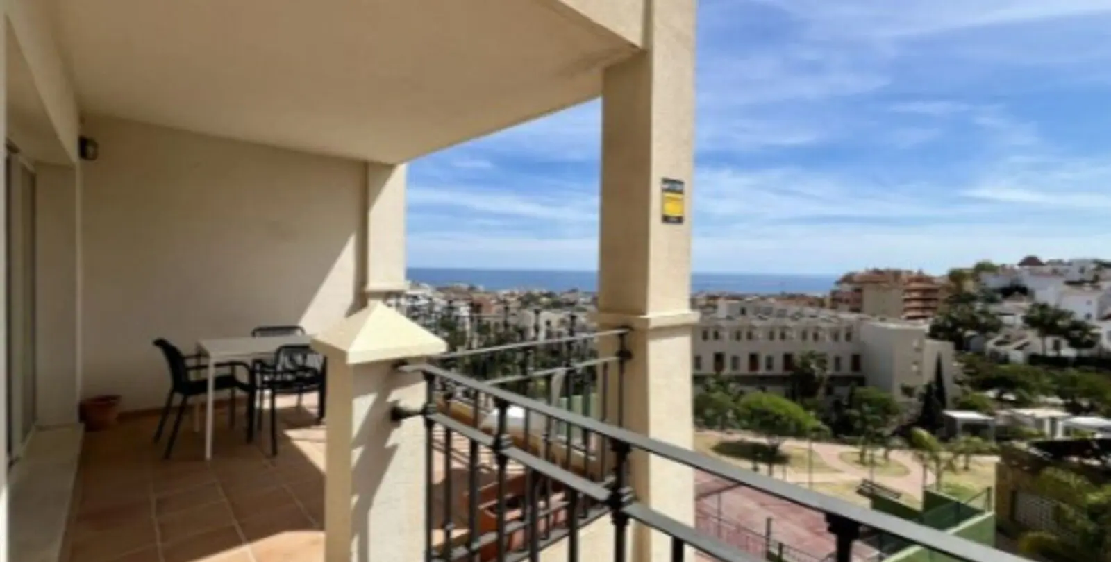 Venta de apartamento en planta media en Riviera del Sol 1