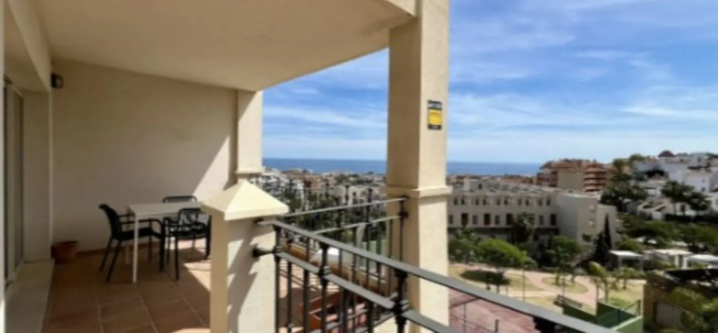 Venta de apartamento en planta media en Riviera del Sol 0
