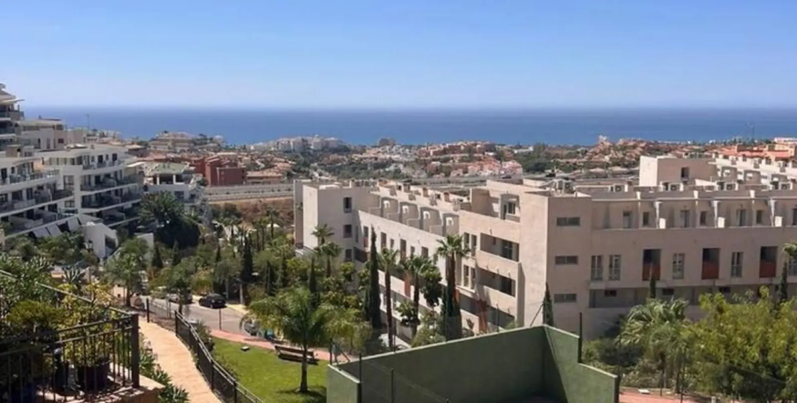 Venta de apartamento en planta media en Riviera del Sol 2