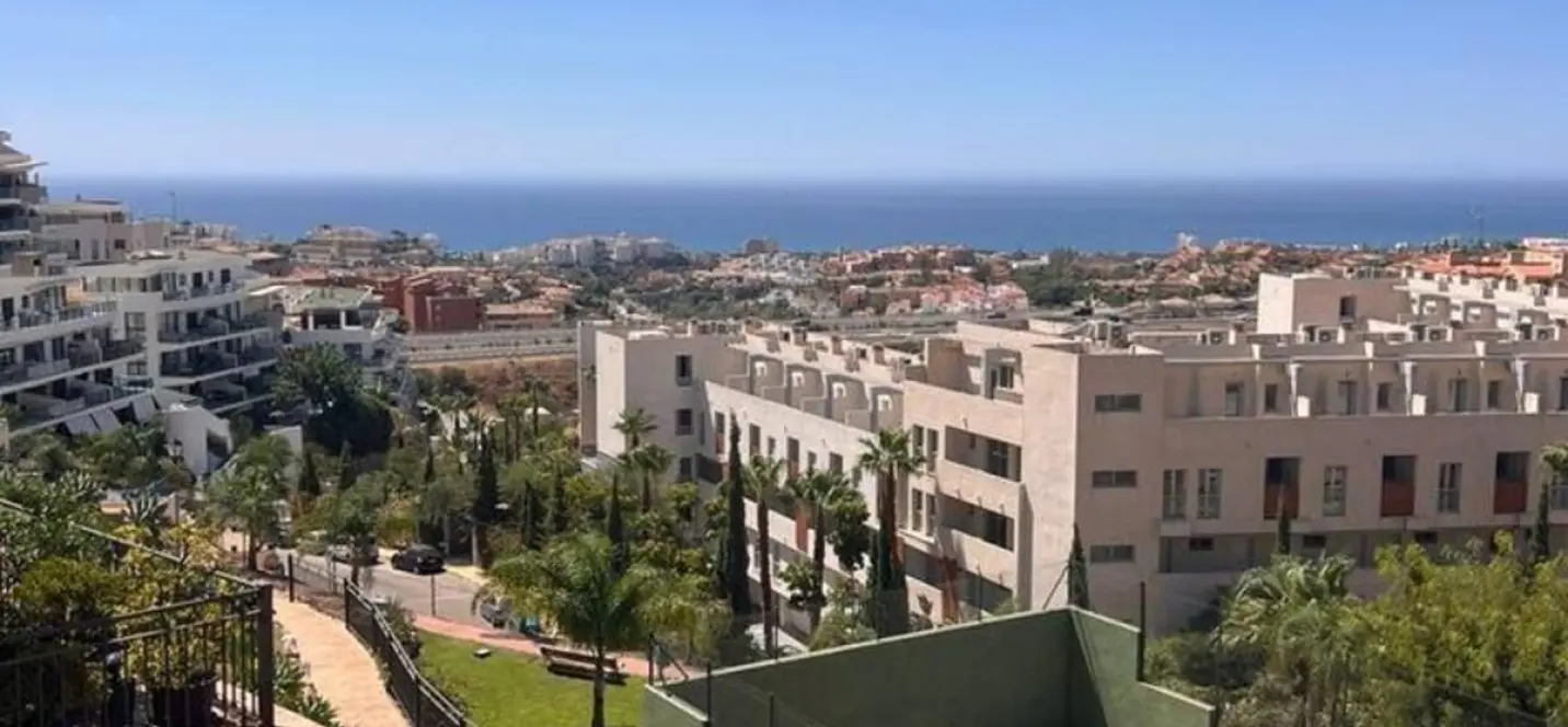 Venta de apartamento en planta media en Riviera del Sol 1