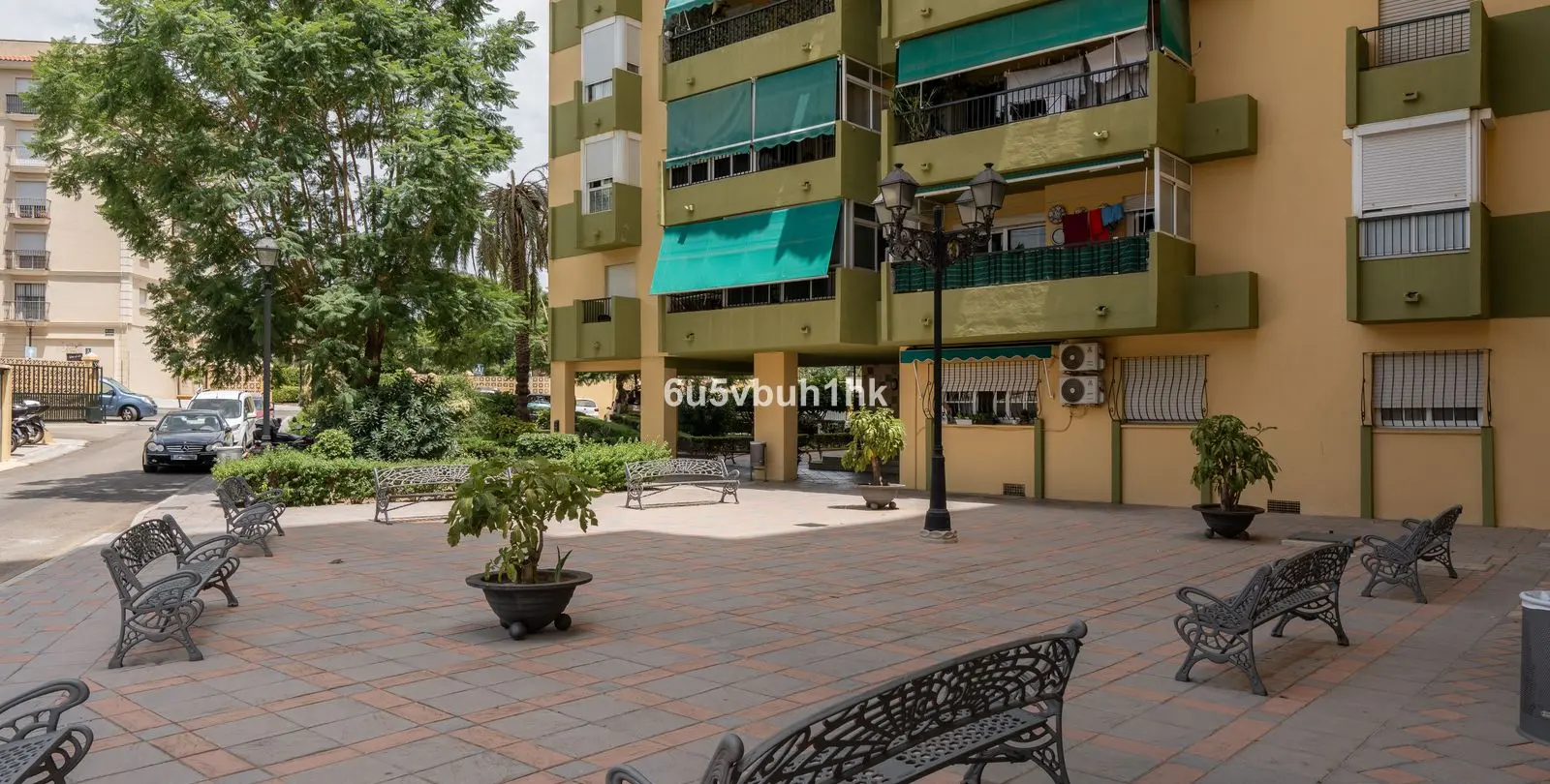 Sale of middle floor apartment in Fuengirola 1