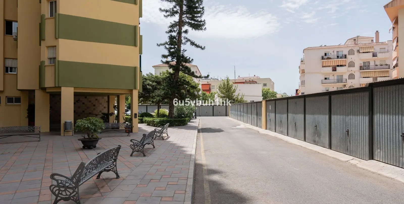 Sale of middle floor apartment in Fuengirola 3
