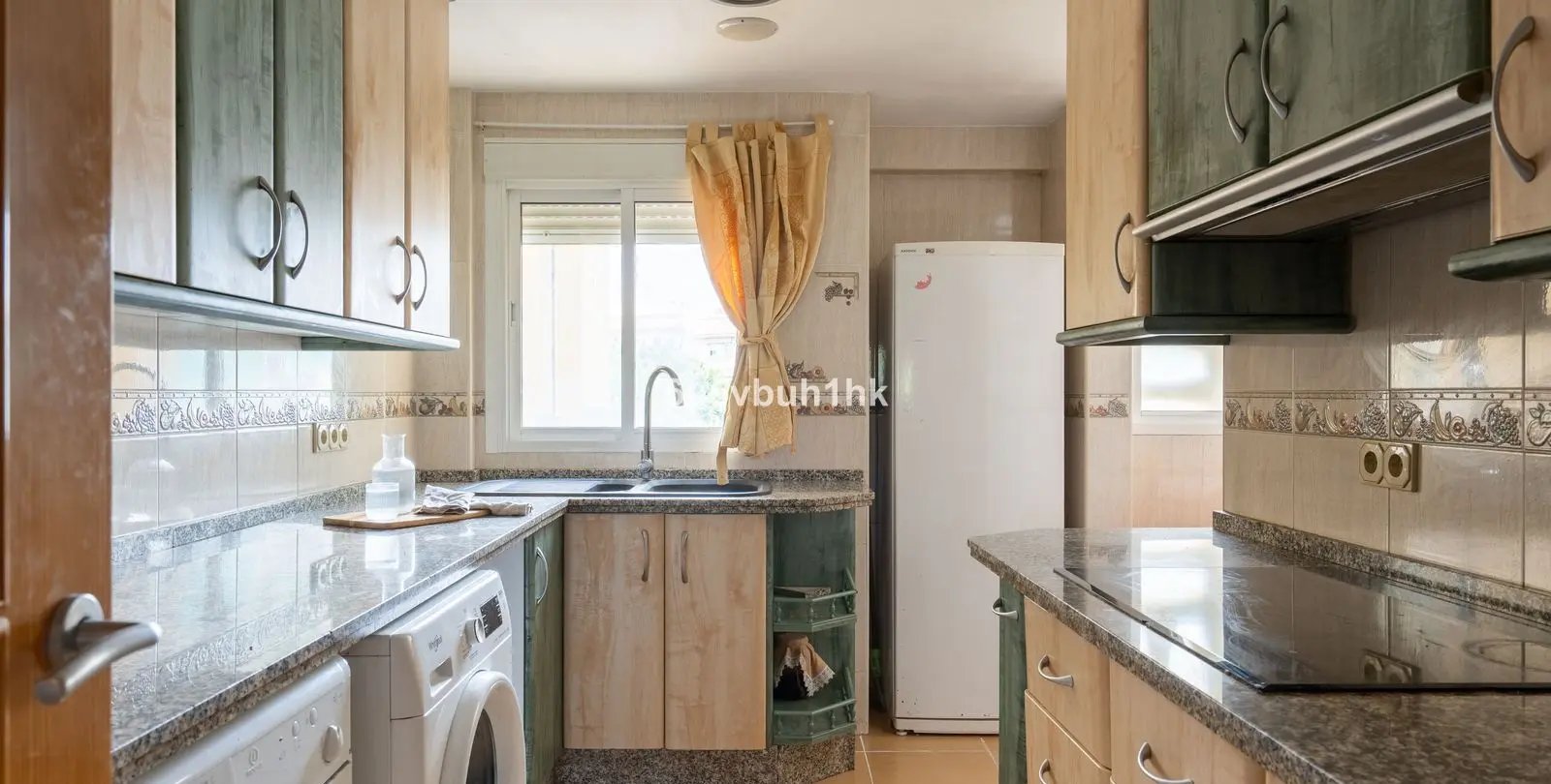 Sale of middle floor apartment in Fuengirola 4