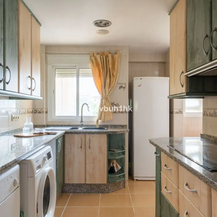 Sale of middle floor apartment in Fuengirola