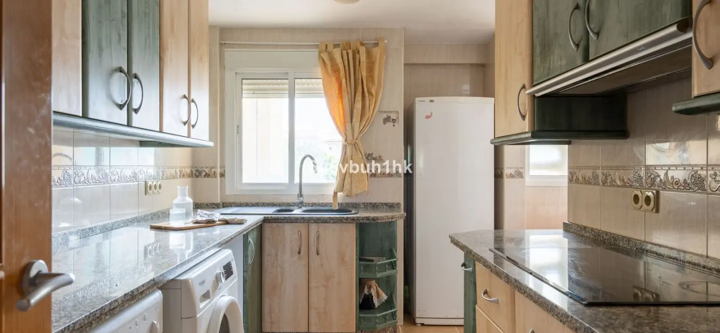 Sale of middle floor apartment in Fuengirola 3