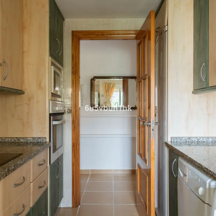 Sale of middle floor apartment in Fuengirola